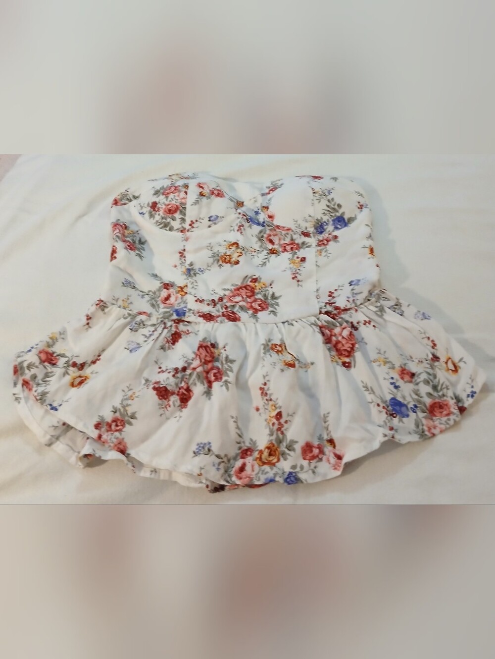 Pre-loved DELiA's White Floral Strapless Peplum Camisole w/ Red and Blue Blooms